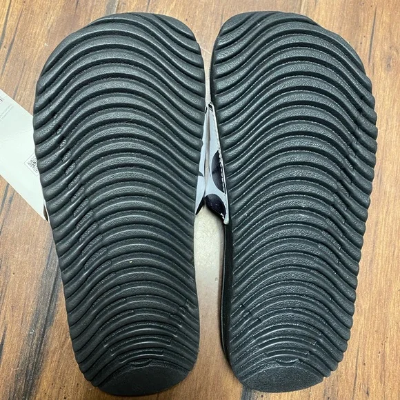 White/black Children’s Nike Slides - Picture 2 of 2